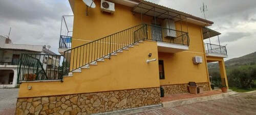 Bild 2 - 7 Zimmer Einfamilienhaus zum Kaufen in Caltanissetta