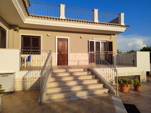 Bild 2 - 9 Zimmer Einfamilienhaus zum Kaufen in Trani