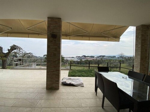 Bild 1 - Villa am Seeufer Gardasee - 2.200.000,00&nbsp;EUR Kaufpreis, ca.&nbsp; 210,00&nbsp;m&sup2;&nbsp;Wohnfl&auml;che