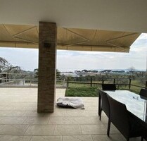 Villa am Seeufer Gardasee - 2.200.000,00&nbsp;EUR Kaufpreis, ca.&nbsp; 210,00&nbsp;m&sup2;&nbsp;Wohnfl&auml;che in Moniga del Garda (PLZ: 25080)