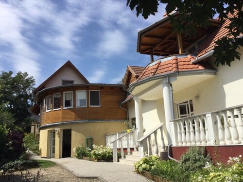 Bild 2 - 10 Zimmer Einfamilienhaus zum Kaufen in Nemesbük Nemesbikk