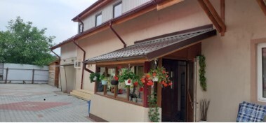 Bild 2 - 5 Zimmer Einfamilienhaus zum Kaufen in Comanesti