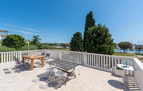 Bild 2 - 12 Zimmer Einfamilienhaus zum Kaufen in Umag