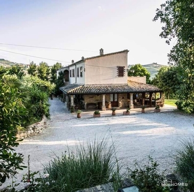 Bild 1 - Agriturismo in Pineto Abruzzen - 12.000.000,00 EUR Kaufpreis, ca.  407,00 m² Wohnfläche