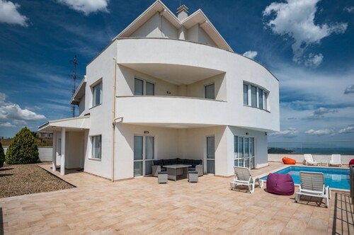 Bild 1 - Haus mit einzigartigem Meerblick Schwimmbad Billardraum