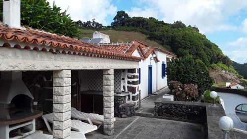 Bild 2 - 4 Zimmer Einfamilienhaus zum Kaufen in Vila do Porto