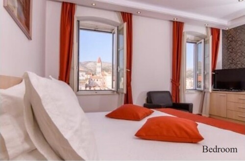 Bild 2 - 20 Zimmer Einfamilienhaus zum Kaufen in Trogir