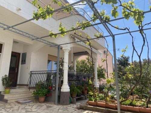 Bild 2 - 7 Zimmer Einfamilienhaus zum Kaufen in Trogir