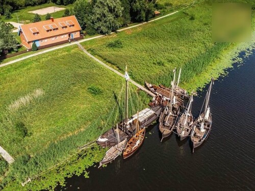 Bild 1 - Einzigartige Villa mit zwei Häusern am Flussufer