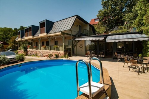 Bild 1 - Vollständig renovierte Villa am Plattensee