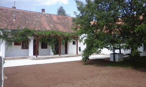 Bild 1 - Haus in Ungarn nahe Grenze zu Österreich