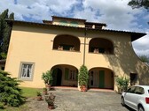 Bild 1 - Villa with the west-facing portico