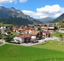 Attika mit Fernsicht auf Berge in Wallis - Champlan