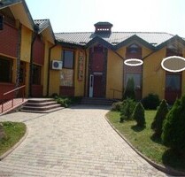 Hotel mit Restaurant und Außenbereich - Lwiw