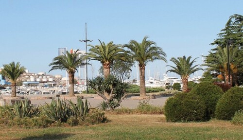 Bild 1 - 3St-Haus 100 m2 Grundstück 250 m2 Meer 900m