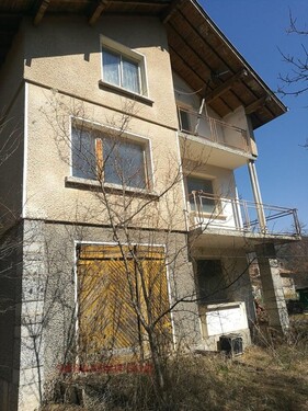 Bild 2 - 6 Zimmer Einfamilienhaus zum Kaufen in Kalotina