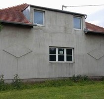 Attraktives Ein- oder Zweifamilienhaus in Bácsbokod