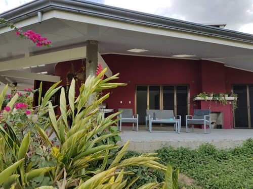 Bild 1 - Haus mit Pool, 27 Ha, Pferdestall, Regenwald mit Wasserfälle