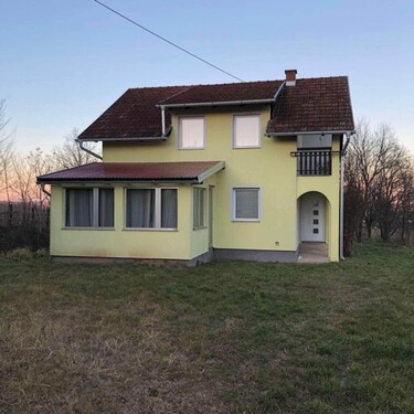 Bild 1 - Einfamilienhaus mit Obstgarten - 60.000,00 EUR Kaufpreis, ca.  120,00 m² Wohnfläche