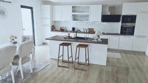 Bild 1 - Wohn- und Geschäftshaus - Halle - Tuzla - Bosnien