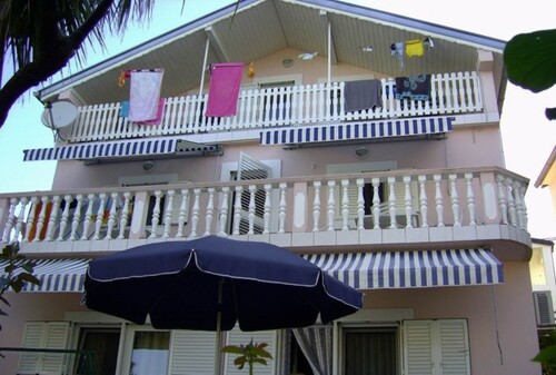 Bild 2 - 9 Zimmer Einfamilienhaus zum Kaufen in Maslenica / Zadar