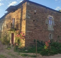 Historisches Herrenhaus mit Land im grünen Norden Spaniens - Eimer