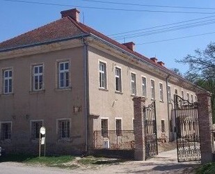Schloss - 650.000,00&nbsp;EUR Kaufpreis, ca.&nbsp; 1.200,00&nbsp;m&sup2;&nbsp;Wohnfl&auml;che in Rumanova (PLZ: 93137)