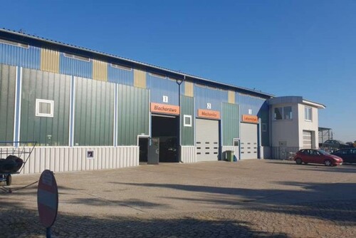 Bild 1 - Car company with restaurant and apartment