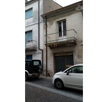Zweistöckiges Haus im Dorfkern - 58.000,00 EUR Kaufpreis, ca.  90,00 m² Wohnfläche in Miglianico (PLZ: 66010)