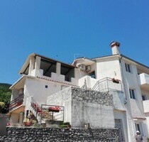 Apartmenthaus in Meeresnähe mit Potential - Raa