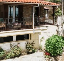 Elegantes Steinhaus mit Panoramablick auf Meer und Berge - Agios Ioannis