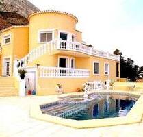 Luxus-Villa in traumhafter Panoramalage in Denia
