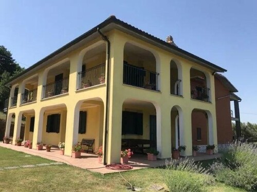 Bild 1 - Farm with 1,5 hectares of vineyards