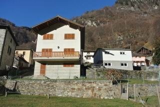 Bild 1 - Val Calanca Buseno Ferienhaus mit Doppelgarage