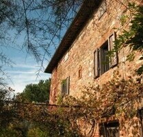 Authentisch erhaltenes, dreistöckiges Bauernhaus - Roccastrada