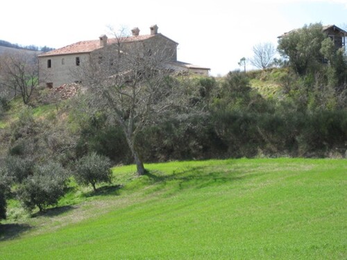 Bild 2 - 6 Zimmer Einfamilienhaus zum Kaufen in Isola di Fano