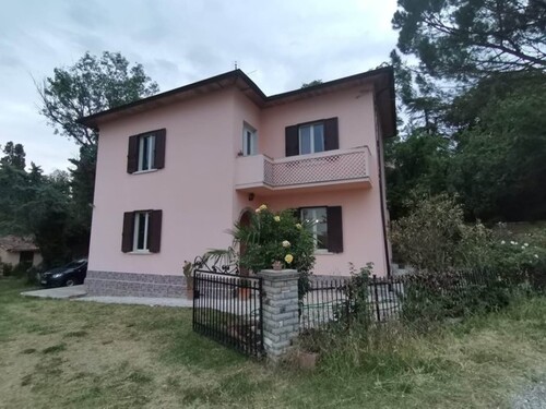 Bild 1 - Idyllisches Haus mit großem Garten