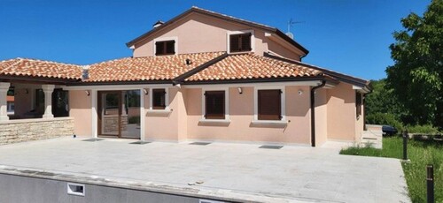 Bild 2 - 6 Zimmer Einfamilienhaus zum Kaufen in Porec