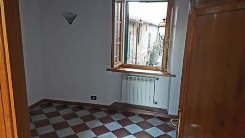 Bild 3 - 5 Zimmer Etagenwohnung in Monticiano