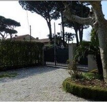 Frisch renoviertes Doppelhaus nur wenige Schritte zum Meer - Forte dei Marmi