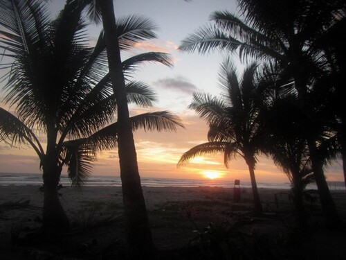 Bild 1 - Existenz: kleines Backpacker Hostal am Strand