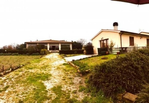 Bild 2 - 7 Zimmer Einfamilienhaus zum Kaufen in Manciano