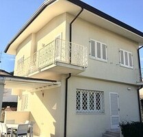 Villa Scali - 1.500.000,00&nbsp;EUR Kaufpreis, ca.&nbsp; 130,00&nbsp;m&sup2;&nbsp;Wohnfl&auml;che in Forte dei Marmi (PLZ: 55042)