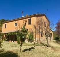 Villa Corte - 460.000,00&nbsp;EUR Kaufpreis, ca.&nbsp; 250,00&nbsp;m&sup2;&nbsp;Wohnfl&auml;che in Semproniano (PLZ: 58055)