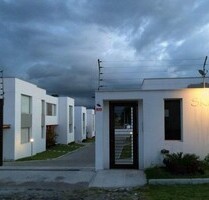 Modernes Haus in Conjunto SKIROS, La Armenia, Quito
