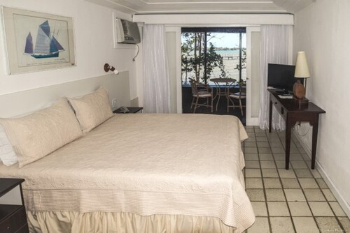 Bild 1 - Resort Hotel in Buzios mit 300 m Meerfront auf 32000 Grun