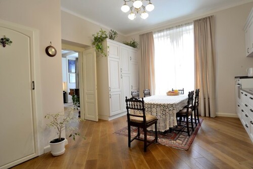 Bild 2 - 4 Zimmer Etagenwohnung zum Kaufen in Prag