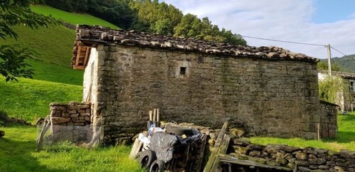 Bild 1 - Grundstück und Steinhaus zu verkaufen