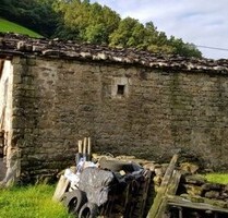 Grundstück und Steinhaus zu verkaufen - Vega de Pas (Yera)