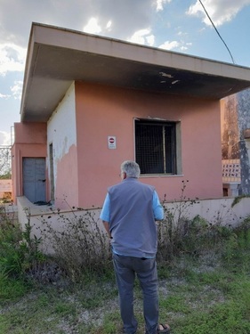 Bild 1 - Grundstück mit kl. Haus am Meer